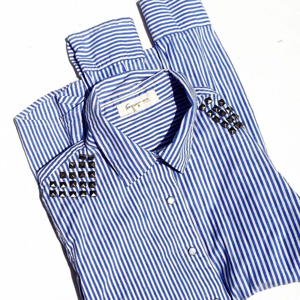 TWO BY VINCE CAMUTO studded long sleeve button up shirt Small top stripes